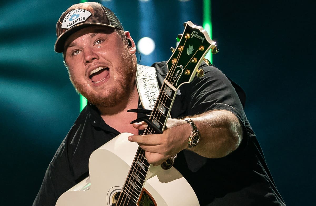 luke combs tour photos