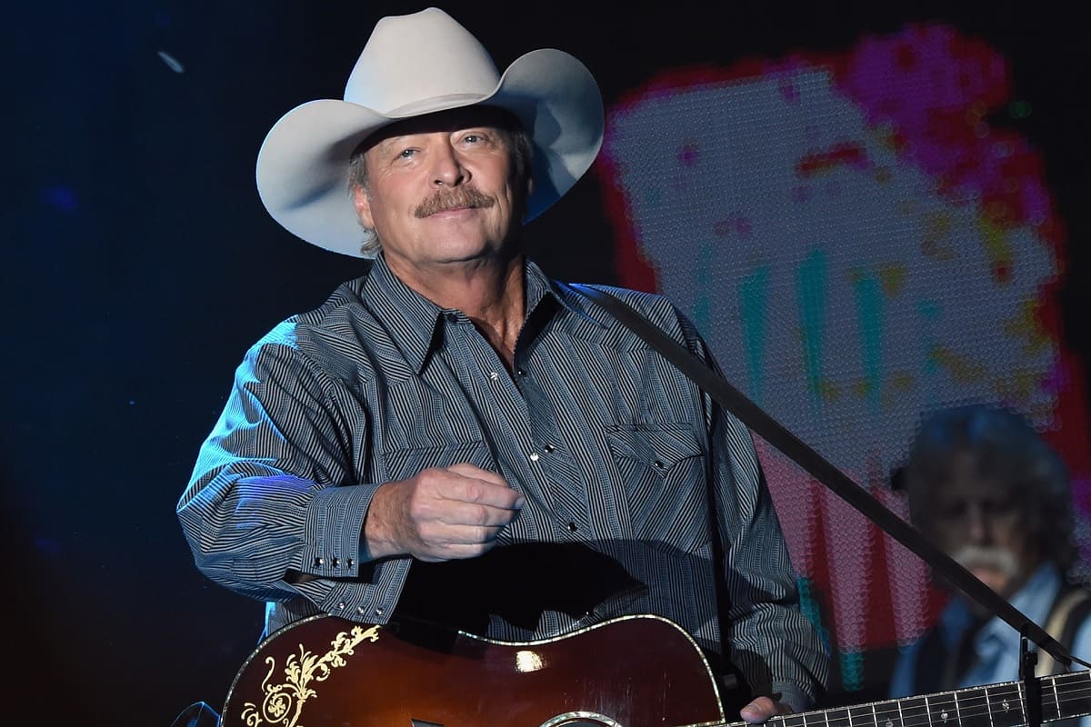 Country Superstar Alan Jackson Announces 2022 Tour