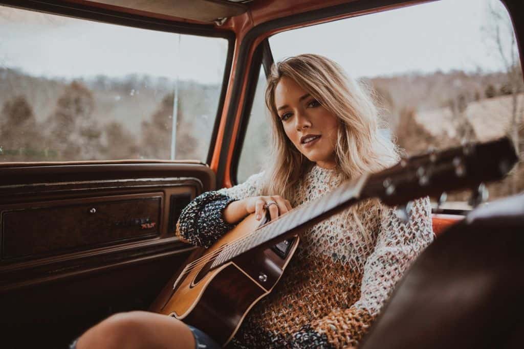 Emily Country Singer Emily Ann Roberts Keeps Country Music Alive With 'How The Car’s Running ...