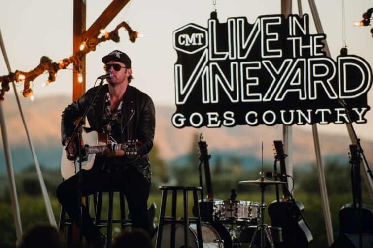 Matt Stell Sets The Record Straight On New Track, 'Boyfriend Season