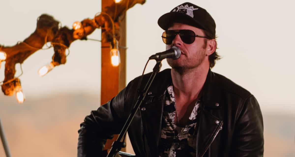 Matt Stell Sets The Record Straight On New Track, 'Boyfriend Season