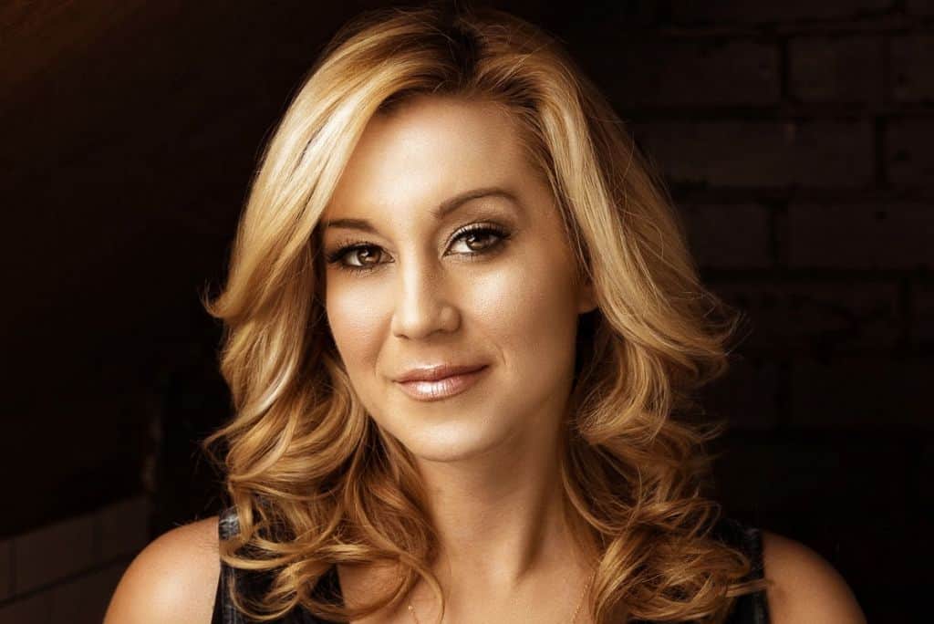 Kellie Pickler; Photo by Robby Klein
