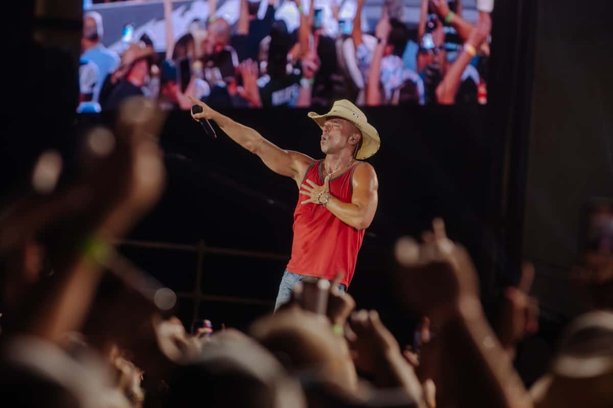 PHOTOS: Kenny Chesney Rings Bell At Gillette Stadium As New England  Patriots' 'Keeper of the Light' - Country Now