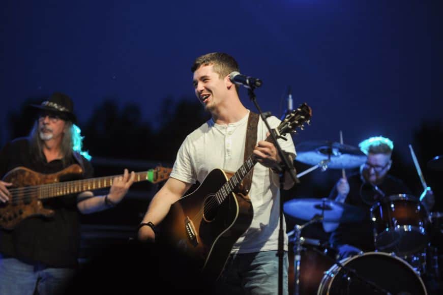 PHOTOS Thousands 'American Idol's' Noah Thompson Home To