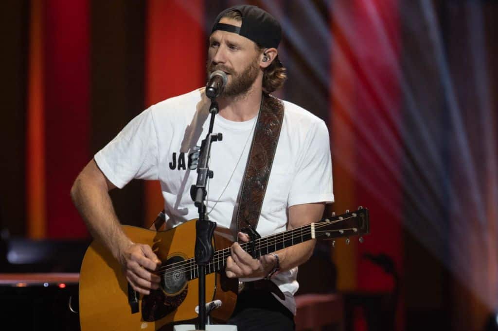 WATCH: Chase Rice Debuts Emotional Unreleased Song, 'For A Day' On ...