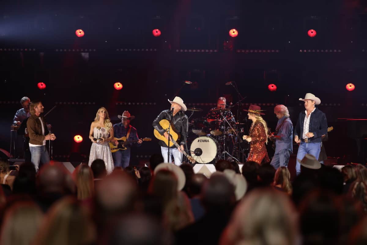 Alan Jackson Belts Out 'Drive' And 'My Baby' In 2021 ACM Award Powerhouse  Performance