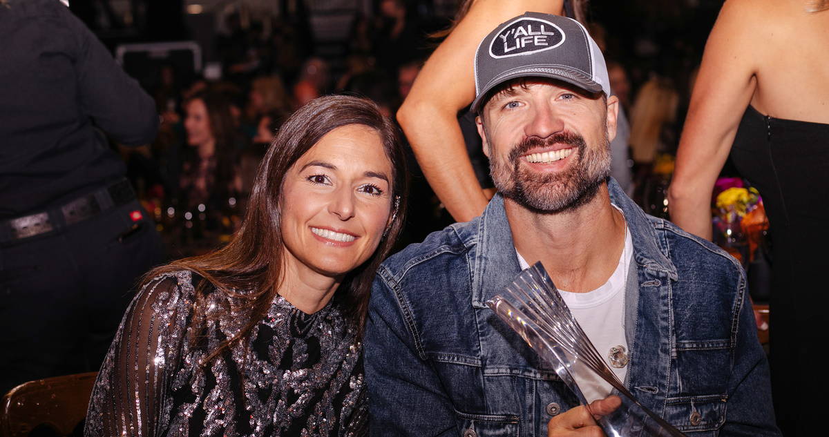 LISTEN Walker Hayes Releases 'Face In The Crowd,' A New Song Inspired