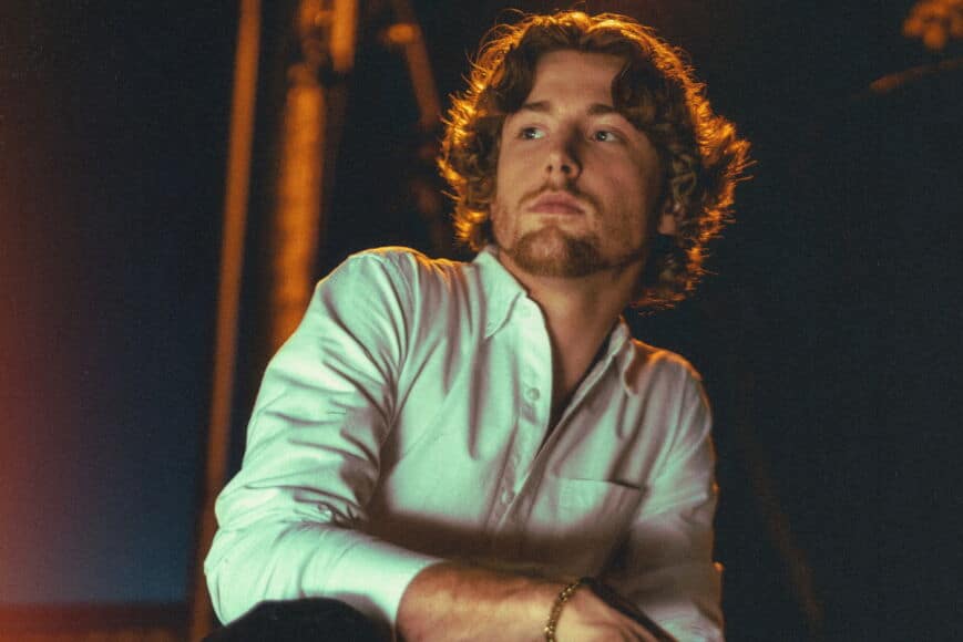 Bailey Zimmerman Makes History As ‘Fall In Love’ Hits No.1 - Country Now