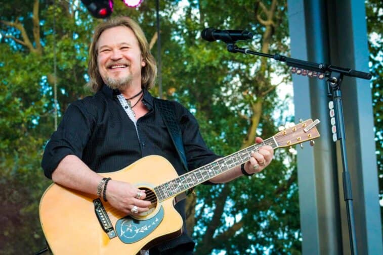 Travis-Tritt-Photo-Provided-757x505.jpg
