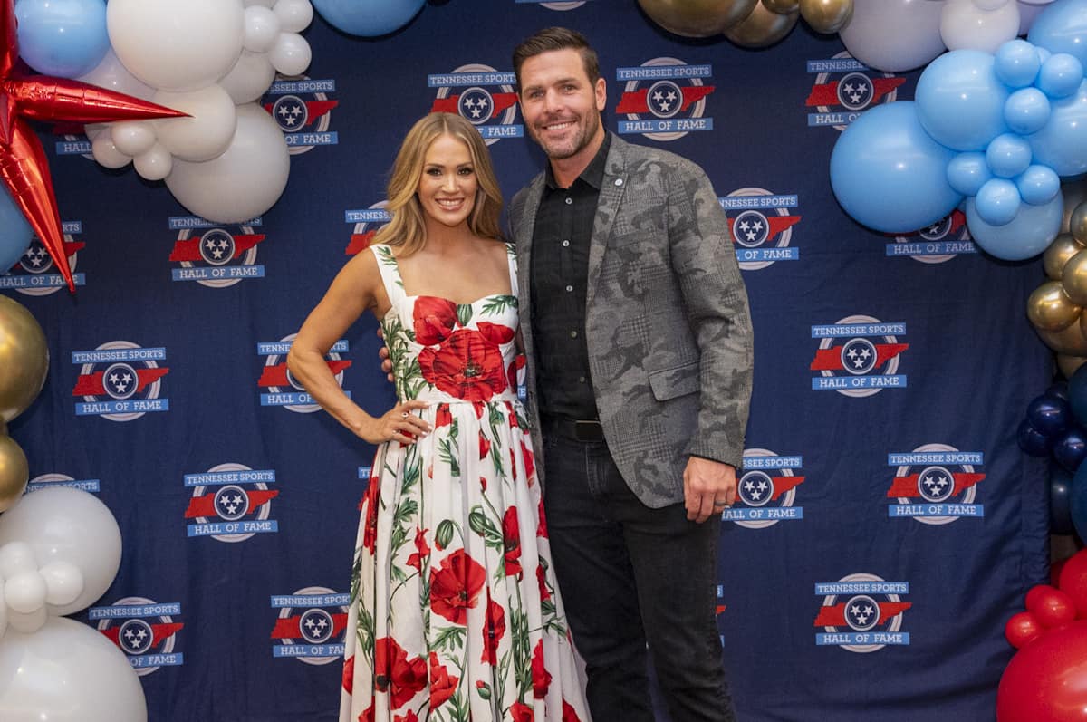 Who Is Carrie Underwood's Husband? Mike Fisher Is A Hockey Player & They're  Adorable Together