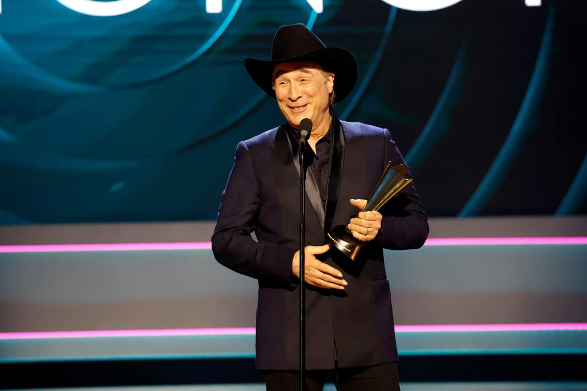 Clint Black Accepts ACM Poet's Award With Wife, Lisa Hartman Black, and