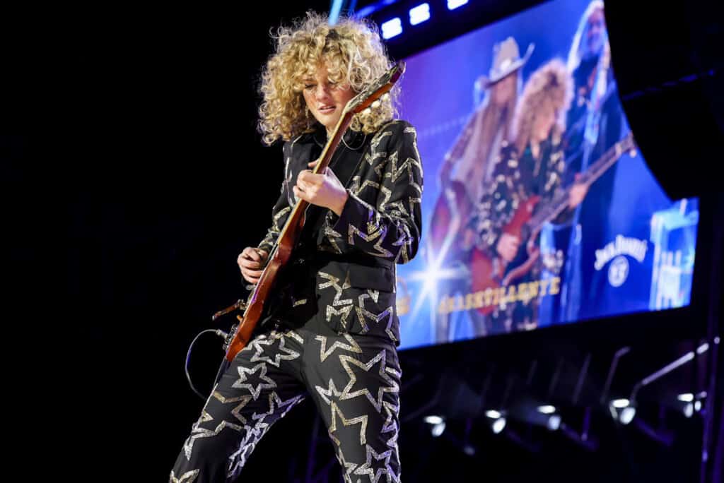 Meet Grace Bowers The 17 Year Old Guitarist Taking The Music Industry