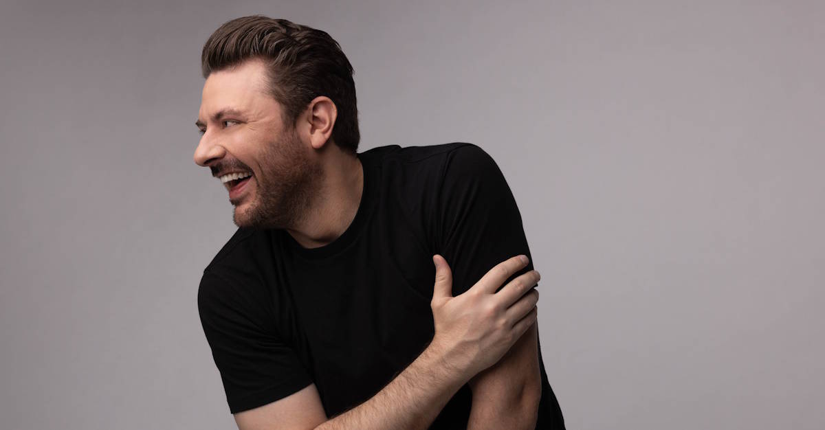 Chris Young Raises The Bar With New Album, &lsquo;Young Love & Saturday