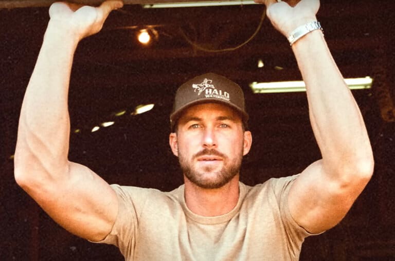 Riley Green Turns Up the Heat With Steamy New Track, 'Worst Way
