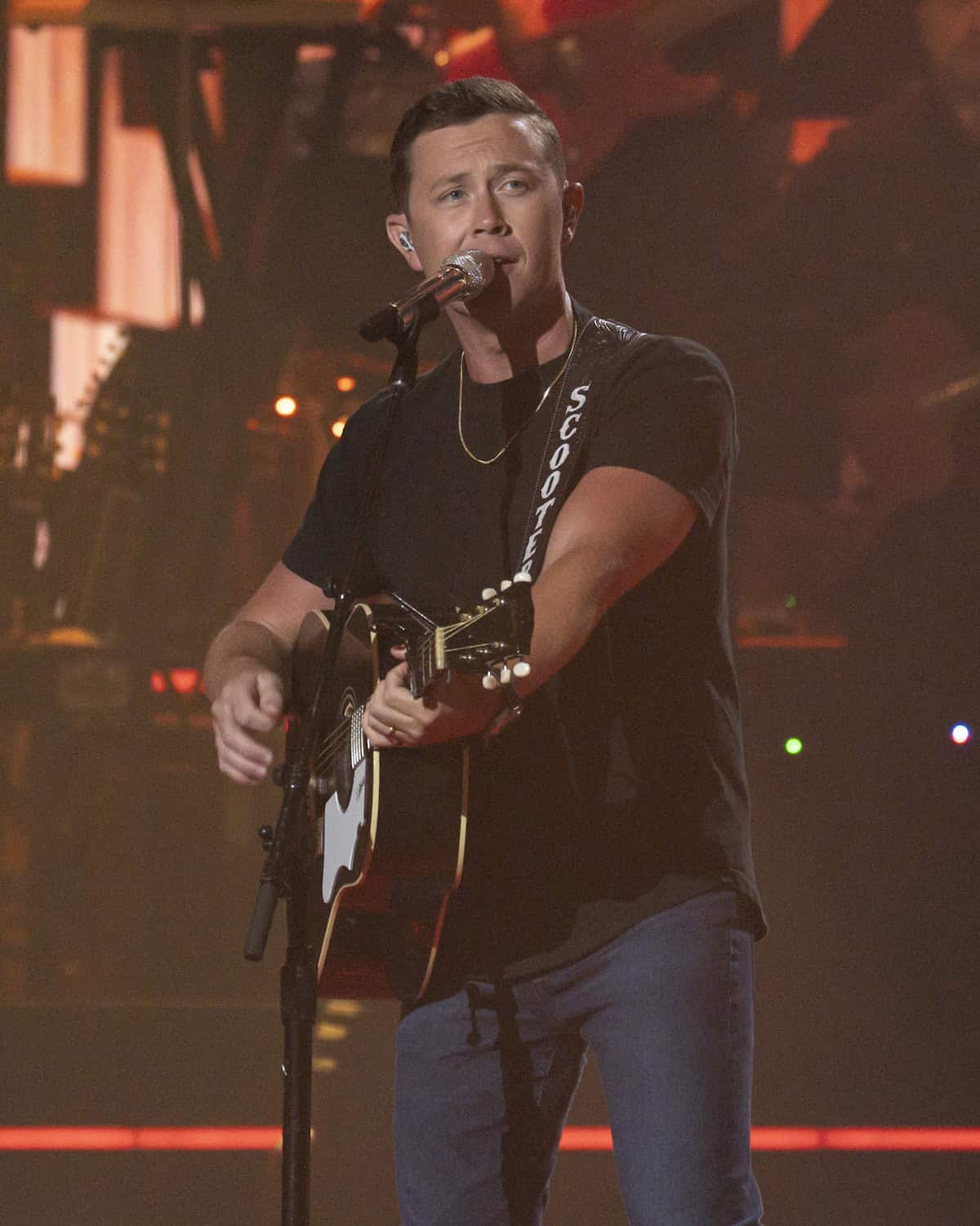 Scotty McCreery made an unforgettable return to American Idol, walking - How Old Is Scotty McCreery? American Idol Star’s Age Today