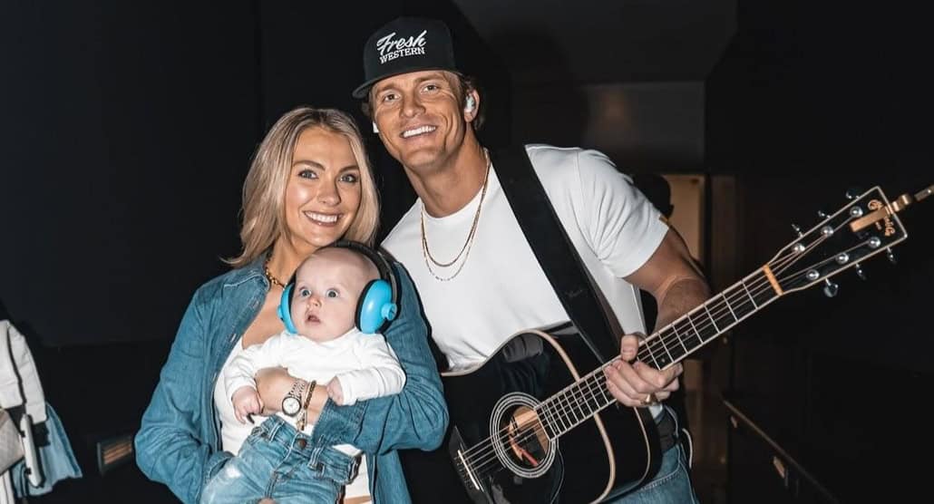Parker McCollum Shares Heartwarming Moment as Son Major Joins Him on Stage  for His First Concert - Country Now