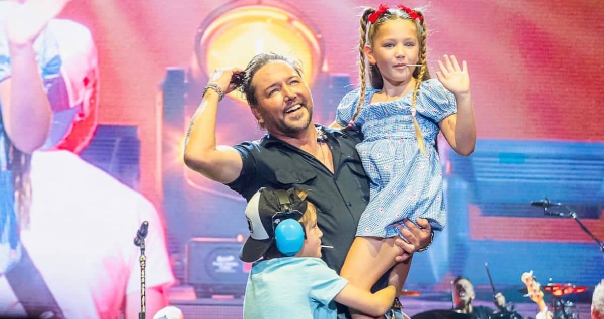 Jason Aldean’s Youngest Kids Make A Sweet Cameo On Stage In Salt Lake City