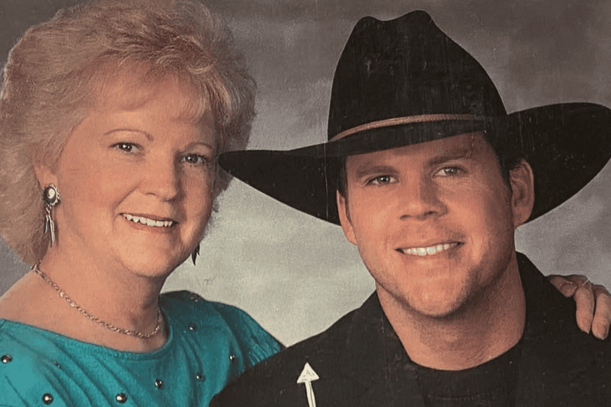 Gary Allan with Mom, Mary Herzberg; Photo via Instagram