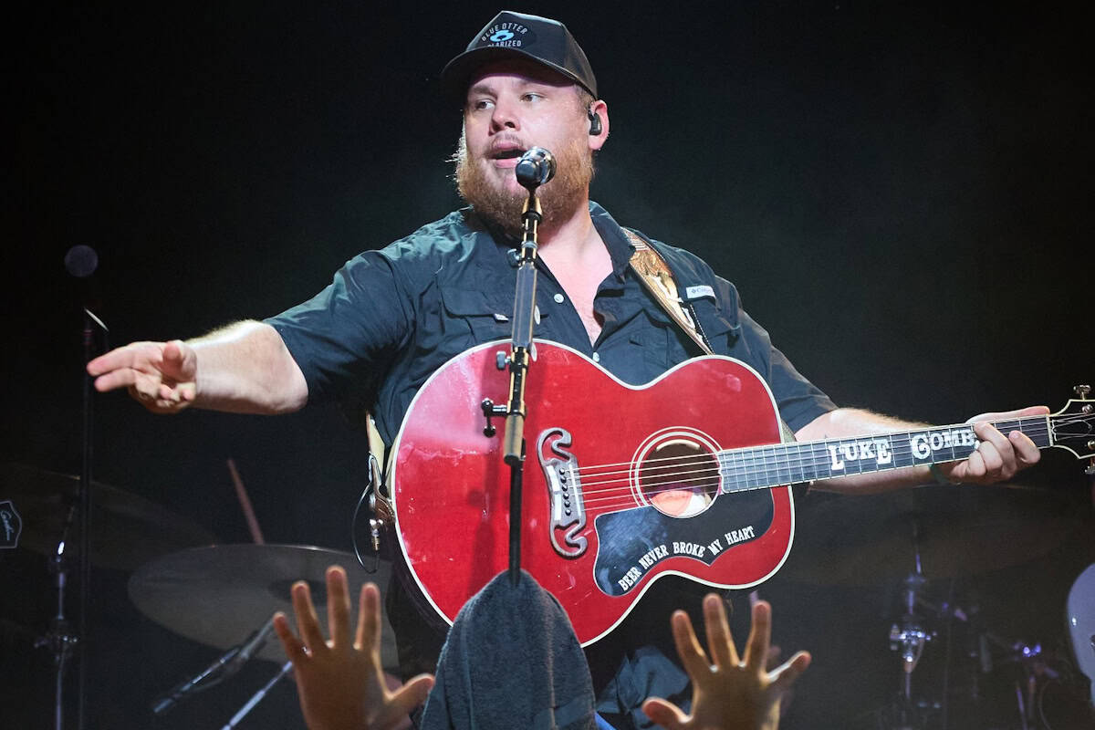 Luke Combs; Photo by David Bergman