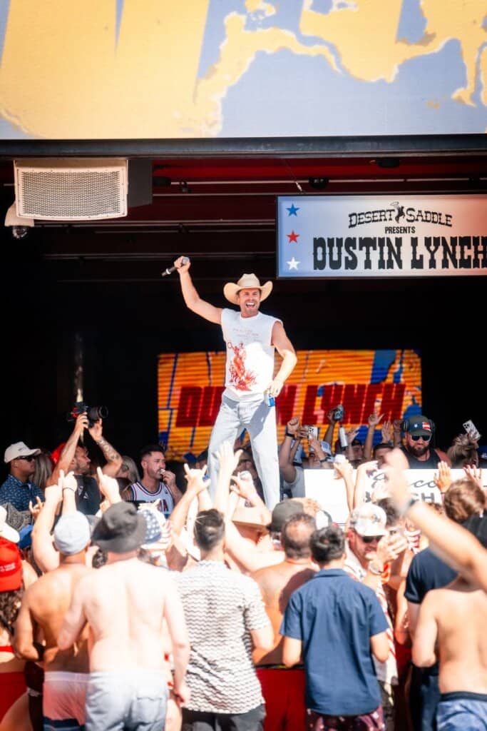 Dustin Lynch; Photo by Mike Kirschbaum