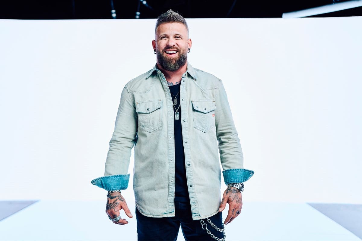 Brantley Gilbert; Photo by Alexa Campbell 