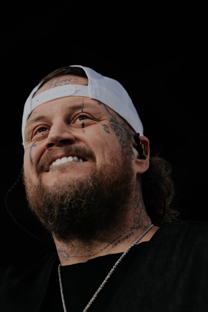 Jelly Roll chia sẻ về những khó khăn về tinh thần và thể chất trong chuyến lưu diễn tại Úc - Country Now