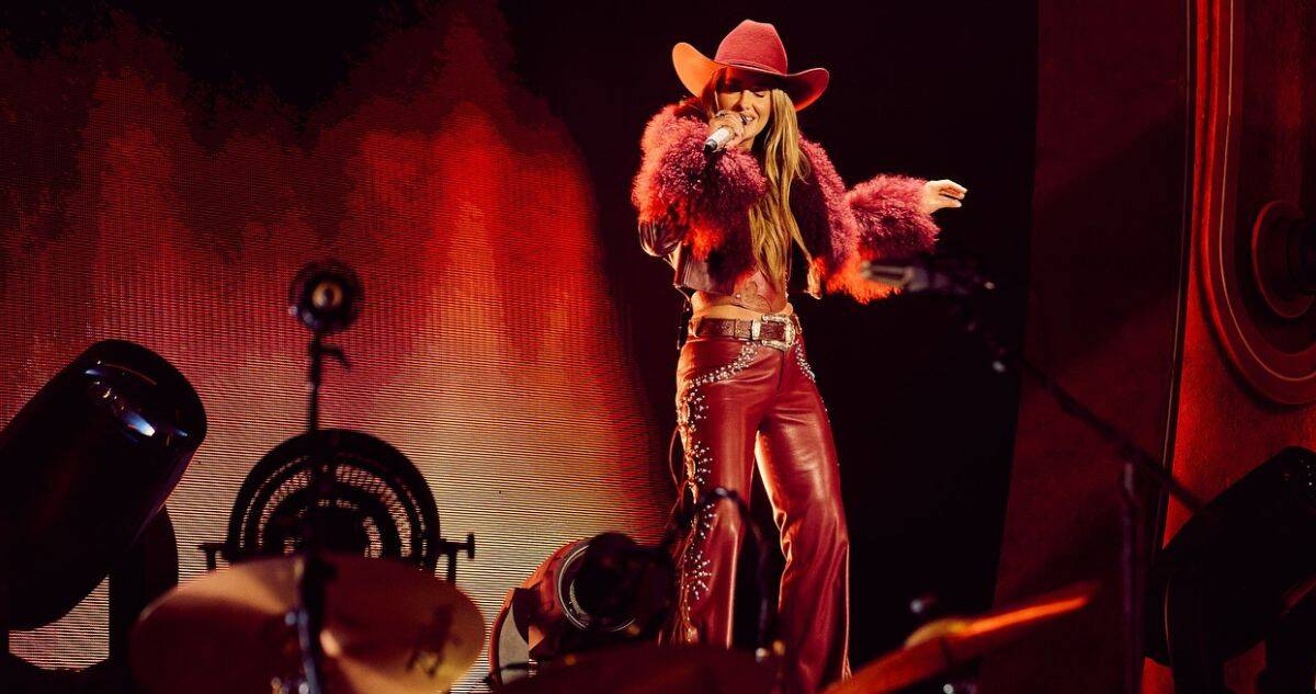 Lainey Wilson Kicks Off Rescheduled Houston Show with Emotional ‘Thank You’ to Fans, Pulls Off Hilarious End of Tour Prank