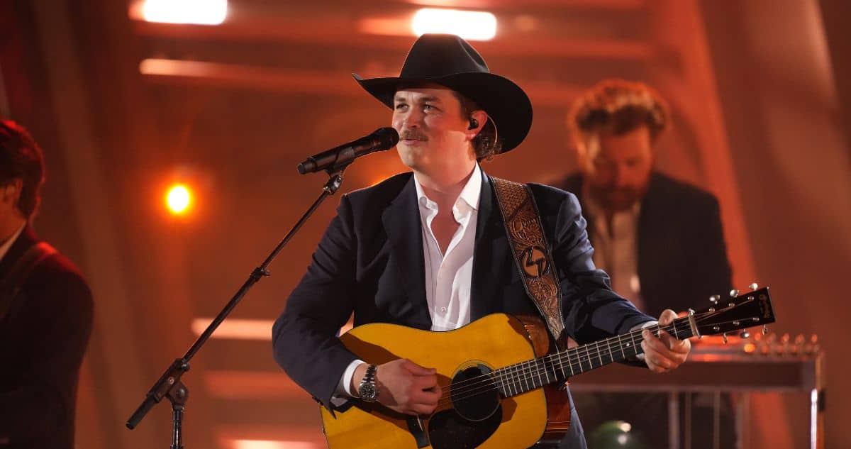 Zach Top Delivers Memorable Performance of ‘Guitar’ at CMA Awards, Snags New Artist of the Year Win