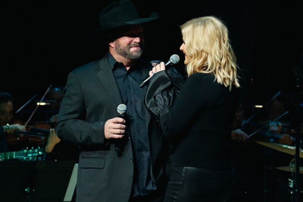 Garth Brooks. Trisha Yearwood; Photo by Becky Fluke