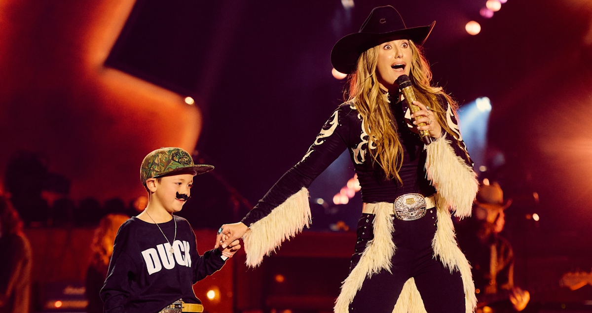 WATCH: Lainey Wilson Welcomes A Mini Version of Her Fiancé ‘Duck’ On Stage During Las Vegas Concert