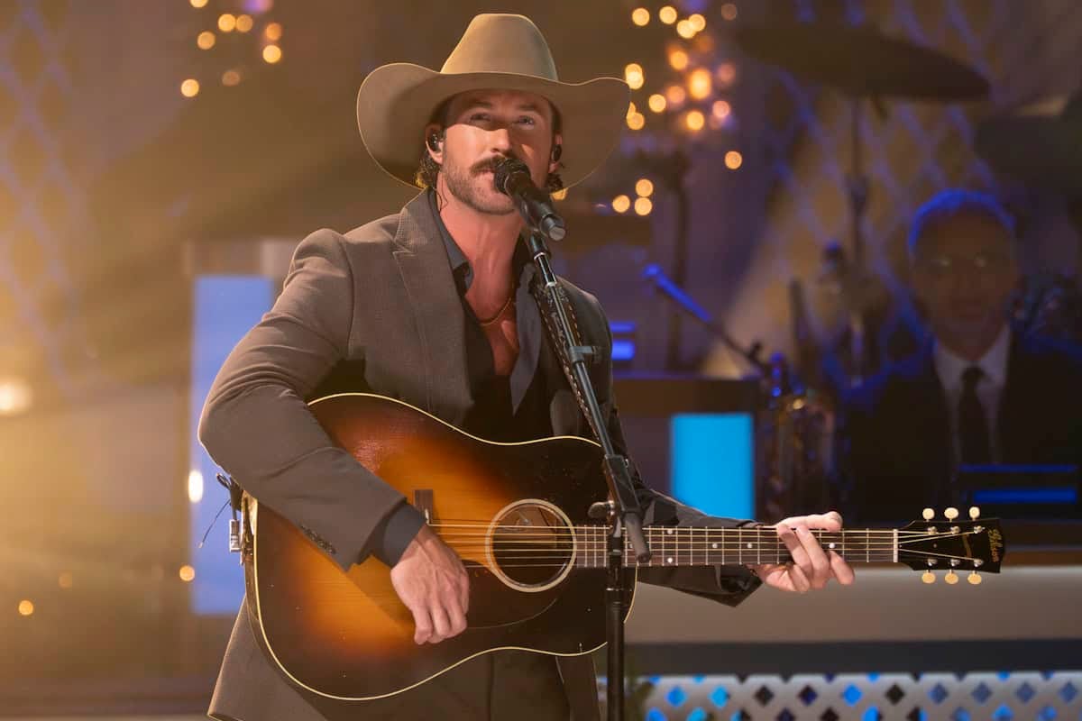 WATCH: Riley Green's Nostalgic 'Christmas To Me' Performance Lights Up 'CMA Country Christmas' - Country Now