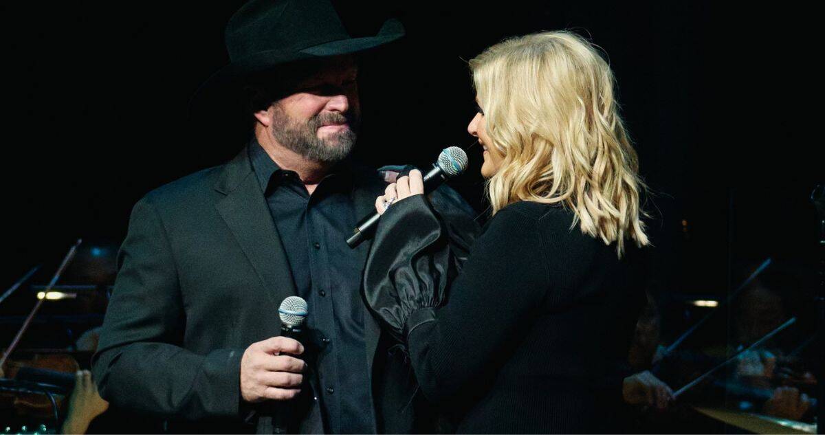 Trisha Yearwood And Garth Brooks Surprise Fans with Romantic ‘Merry Christmas, Valentine’ Performance in Atlanta