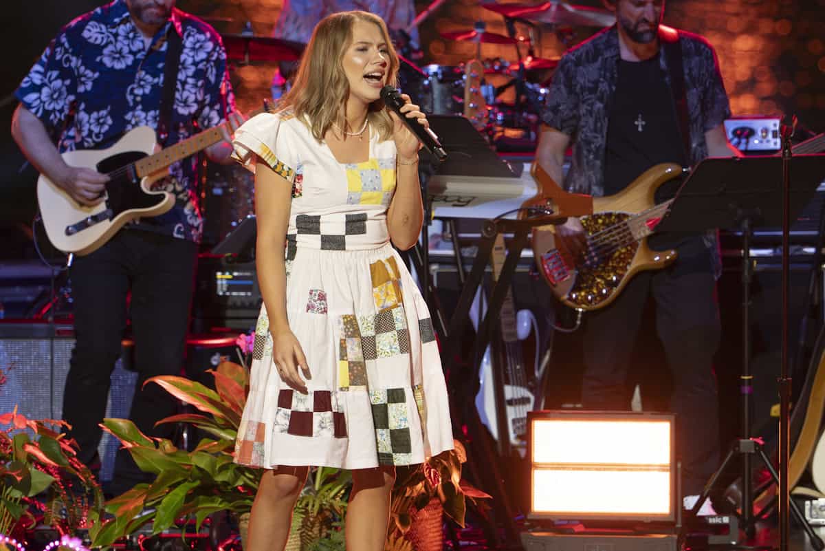 Hannah Harper Steps Outside Comfort Zone, Wins Over 'American Idol' Judges With Show-Stopping Performance - Country Now