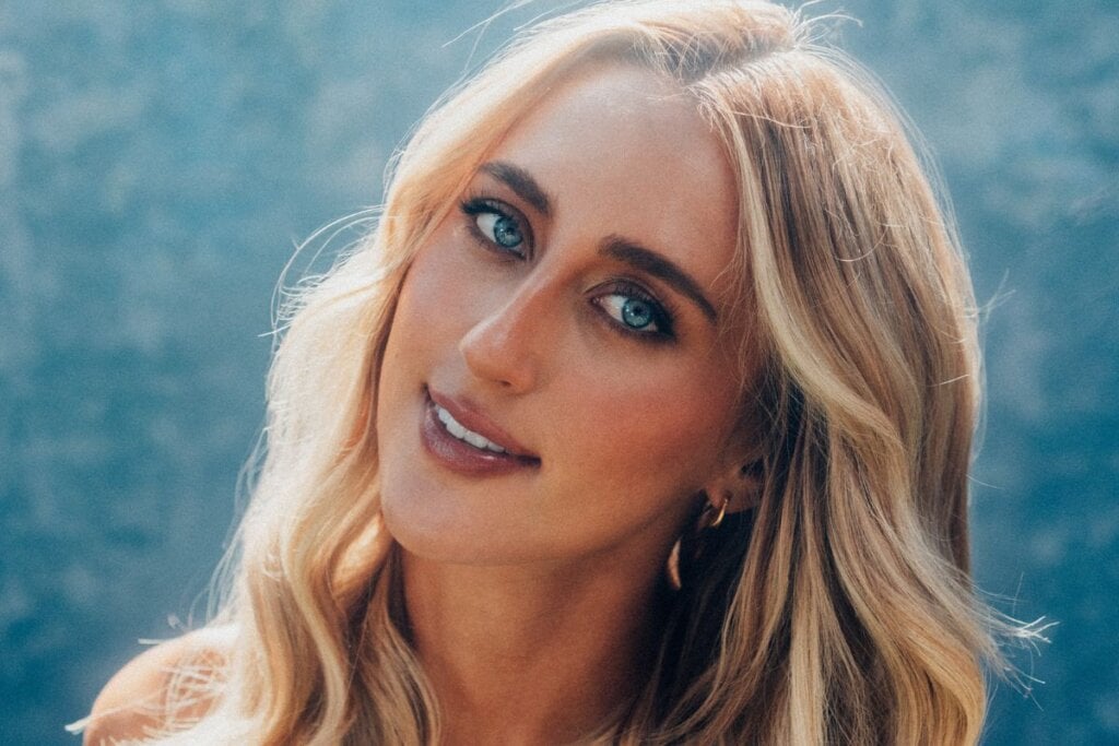 Ashley Cooke; Photo by Patrick Tracy