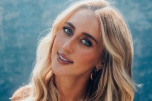 Ashley Cooke; Photo by Patrick Tracy