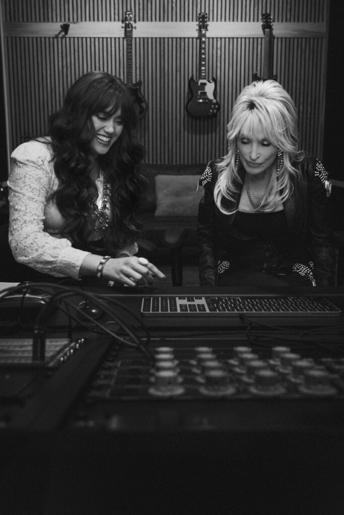 Belles, Dolly Parton; Photo by ashtronot