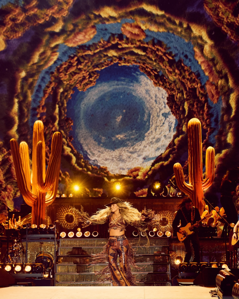 Lainey Wilson Stagecoach