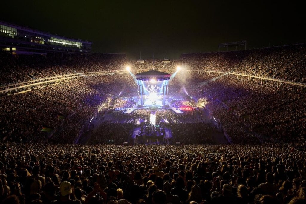 Luke Combs; Photo by David Bergman