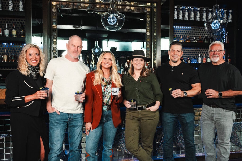 Miranda Lambert Aligns with MCA (L-R: Stephanie Wright, EVP/Head of A&R, MCA; Mike Harris, President & CEO, MCA; Miranda Lambert; Katie McCartney, EVP/General Manager, MCA; Rob Femia, COO/EVP Business & Legal Affairs, MCA; Damon Moberly, SVP Promotion, MCA) | Photo Credit: Tyler Conrad 