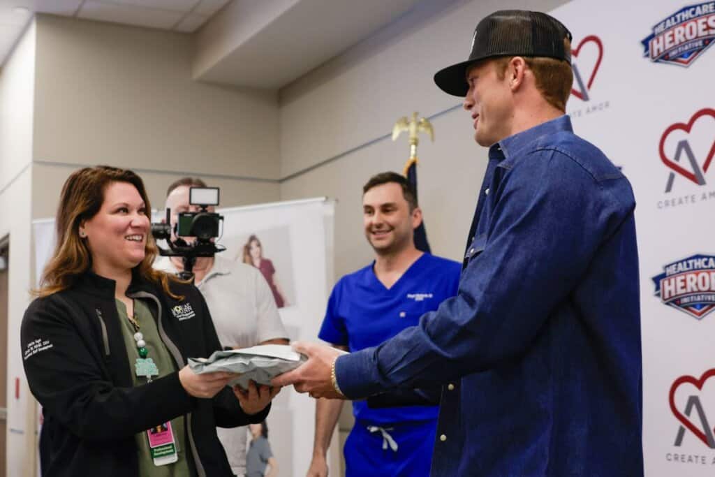 Parker McCollum visiting Memorial Hermann The Woodlands; Photo Courtesy of Create Amor