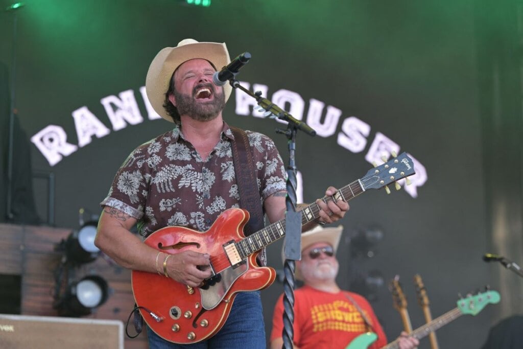 Randy Houser; Photo by Dale Macmillan