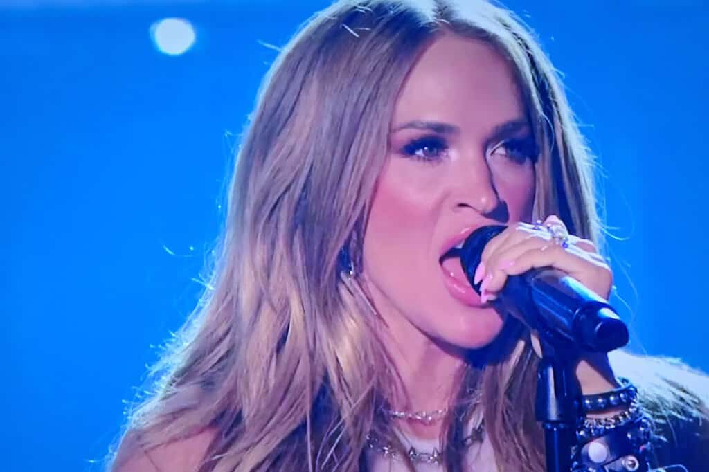 Carrie Underwood, Mötley Crüe; Photo via ABC, American Idol