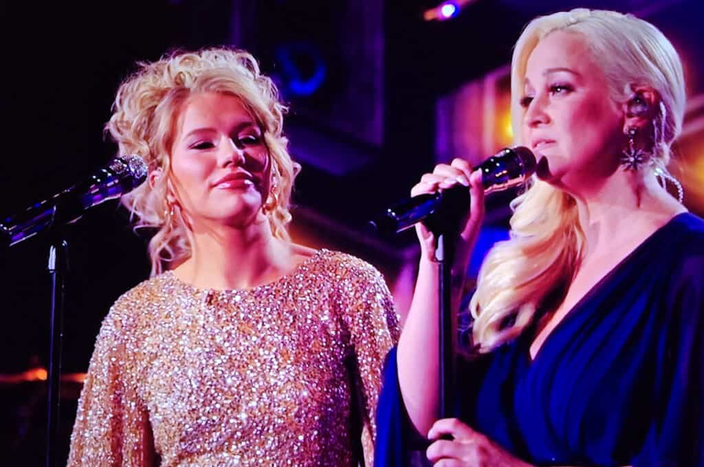 Hannah Harper, Kellie Pickler; Photo via ABC, American Idol 