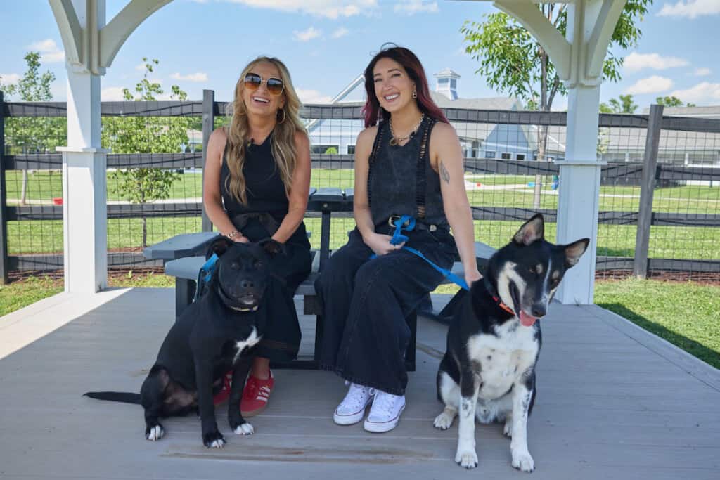Lee Ann Womack, Aubrie Sellers; Photo by Osprey Media