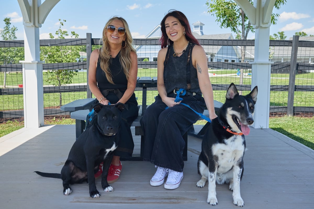 Lee Ann Womack, Aubrie Sellers; Photo by Osprey Media