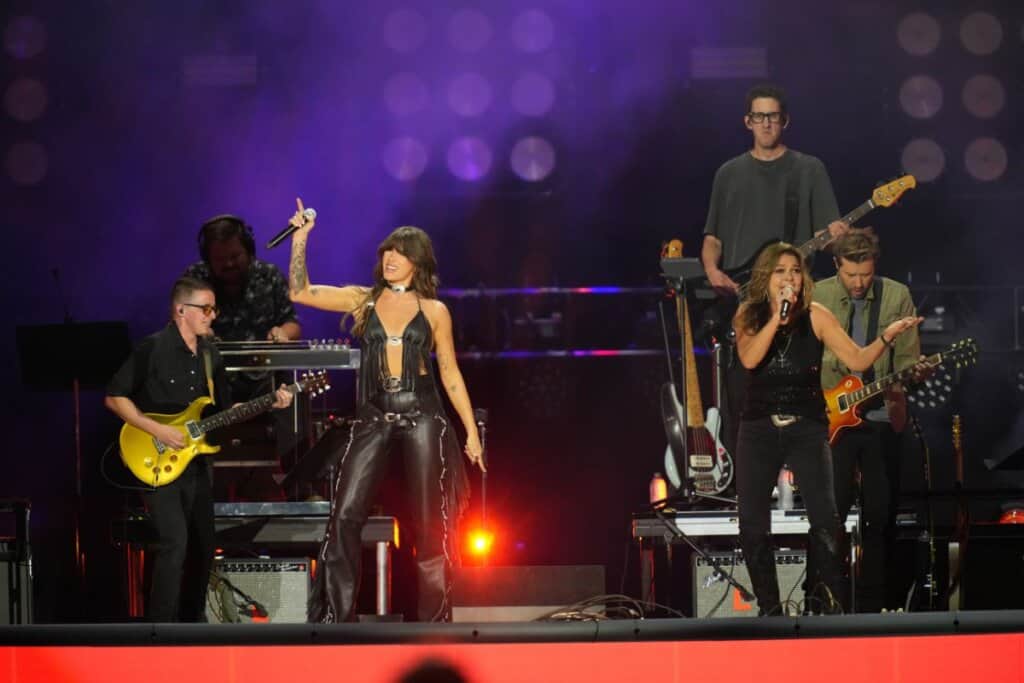 Ella Langley; Gretchen Wilson; Photo by John Russell/CMA