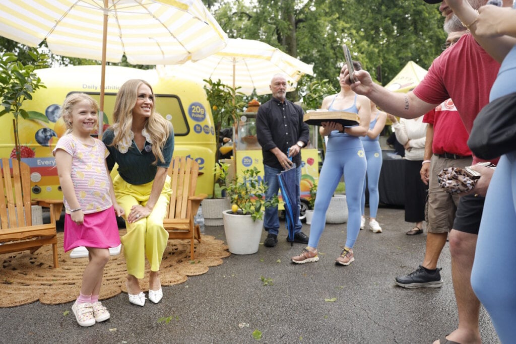 Carrie Underwood Surprises Fans at Nashville Farmers Market to Celebrate New Wellness Venture, HiNote