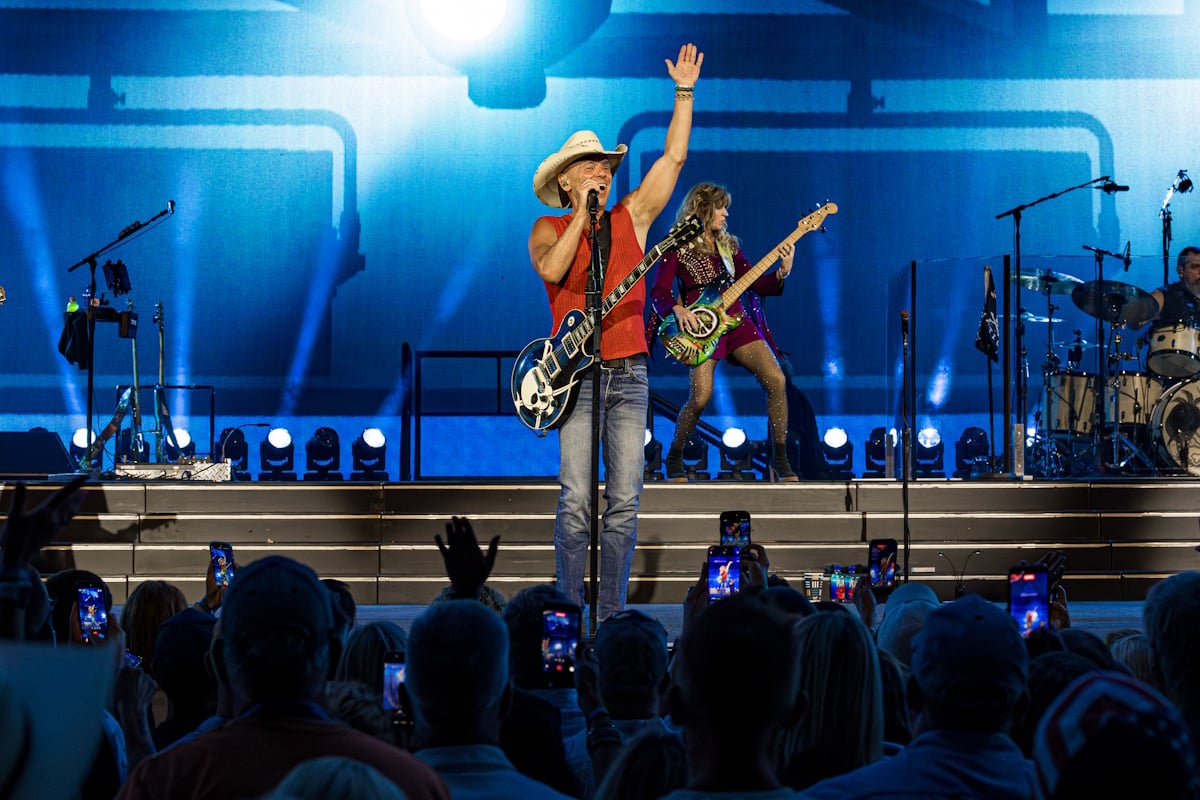 Kenny Chesney; Photo by Aliveco