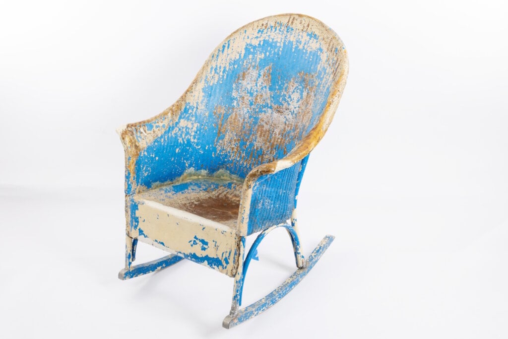 Kenny Chesney's Old Blue Chair; Photo by Photo by Bob Delevante for the Country Music Hall of Fame and Museum