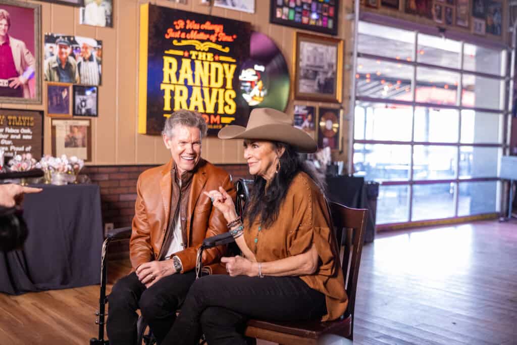 Randy Travis, Mary Travis; Photo by Maddie Ormand x Warner Records Nashville 